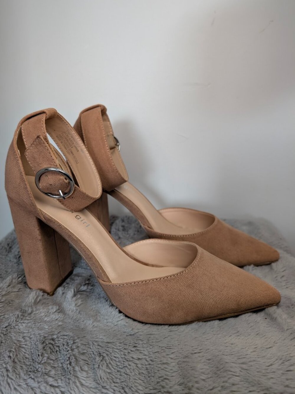 Madden Girl Tan Suede Block Heel Pumps Ankle Strap Pointed Toe Sz 10